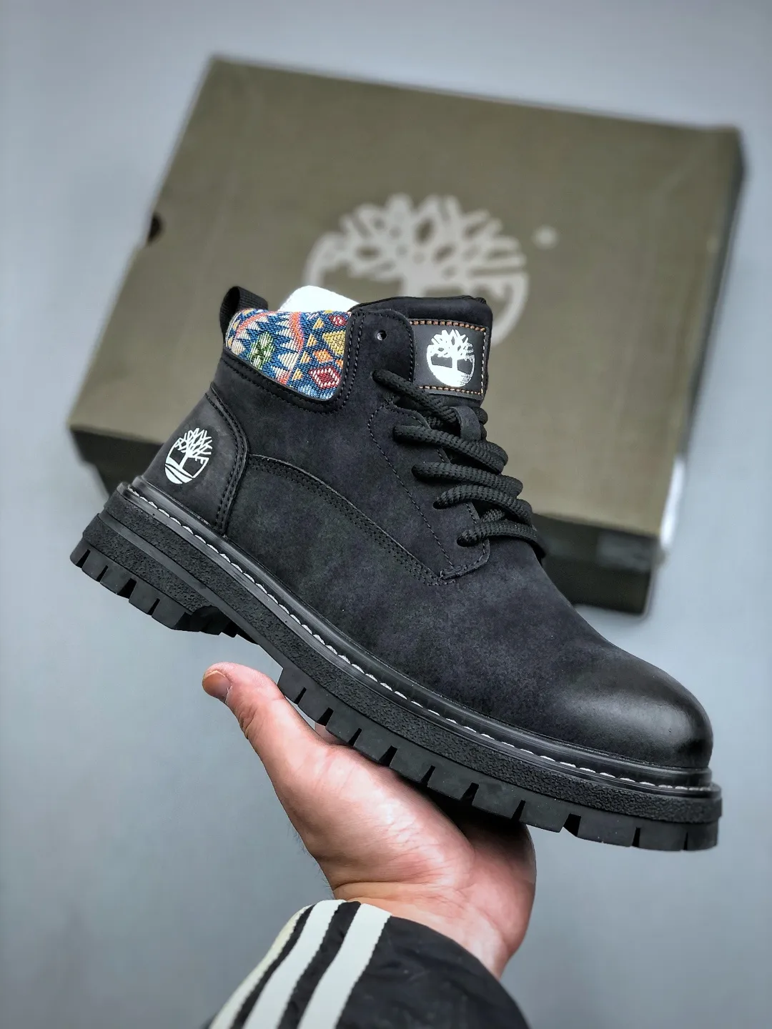 💰520 supports store G Timberland/Timberland classic style 25ss new mid-top classic re-engineering produced by Guangdong factory with new process upgrade autumn and winter new style original box original packaging The fabric is made of hand-grabbed cowhide imported from Italy🇮🇹 with anti-odor and anti-corrosion genuine leather latex insoles to give you a perfect wearing experience quality and durable, a must-have for sportsmen, specializes in not looking handsome, high-quality and first-class foot feel The full set of official website unified packaging, specially designed for cold protection and outdoor use this winter, suitable for daily matching. Size: 39 40 41 42 43 44